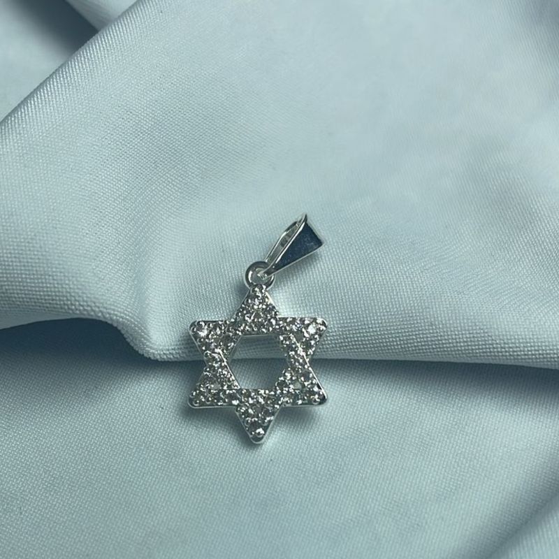 PINGENTE ESTRELA DE DAVI CRAVEJADA