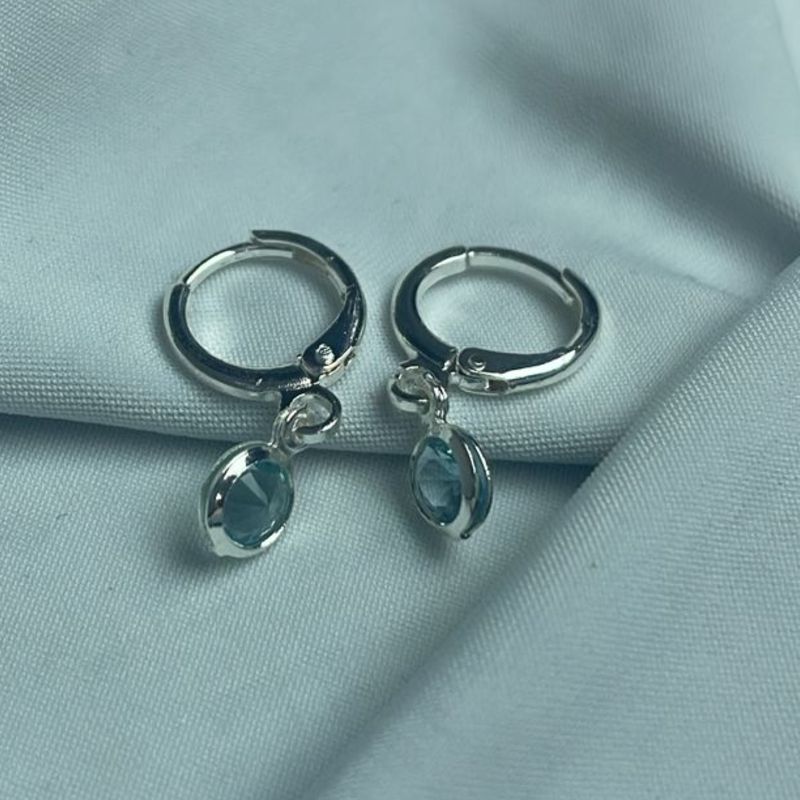 Brinco argola ponto de luz azul