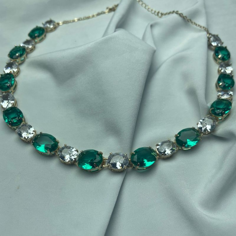 Colar Cristais e Verde Ovais